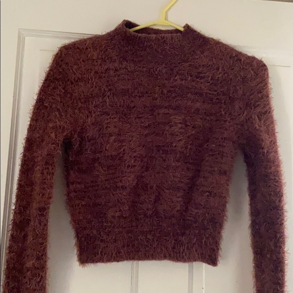 FLuffy cropped sweater XS